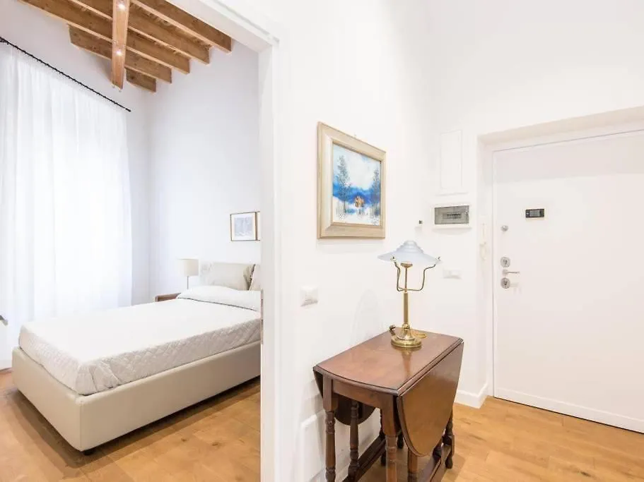 Trastevere Luxury Bright Apartment Rome Italy